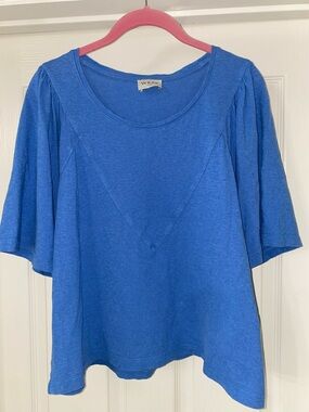 Wrap London Blue Short Sleeve Scoop Neck Top w/ Flutter Sleeves. Size 8